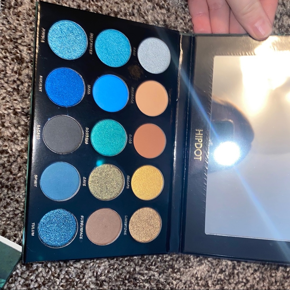 Hipdot Eyeshadow Palette - Picture 2 of 2